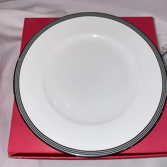 (3 Place Settings) Kate Spade New York Parker Place 5 Piece China Place Serving - Picture 4 of 16